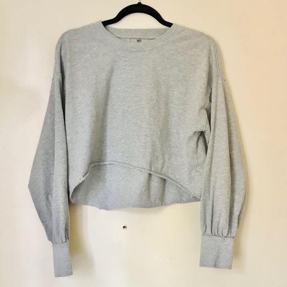 Free People Sweaters - Free People Grey Cropped Long Sleeve Free People Sweaters - Free People Grey Cropped Long Sleeve